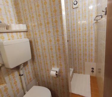 Fie allo Sciliar Apartamento | Zimmer mit Bad und Garagenparkplatz