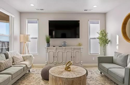 Washington Casa | Zion Comfort w Game Room Hot Tub Resort Pool