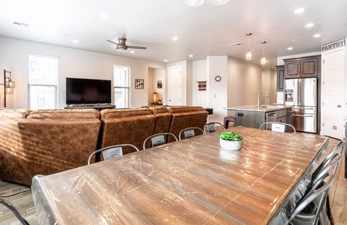 Washington Casa | Zion Experience 4 Bedroom Townhouse by RedAwning