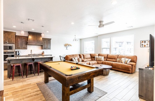 Washington Casa | Zion Experience 4 Bedroom Townhouse by RedAwning