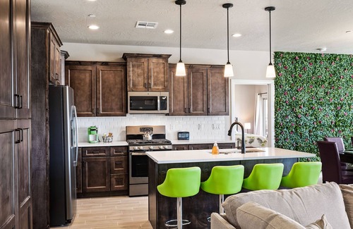 Hurricane Casa | Zion Park Views-Backyard Heated Swim Spa+Hot Tub + Putting Green - Near Zion