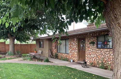 Colorado City Cama Y Desayuno | Zion's Backyard B&B