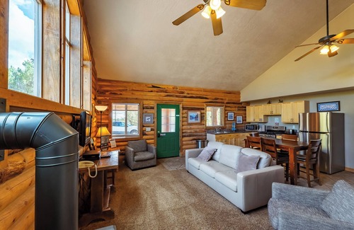 Zion National Park East Entrance Cabina | Zion Views- East Overlook Cabin+Resort Access