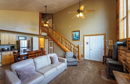 Zion National Park East Entrance Cabina | Zion Views- East Overlook Cabin+Resort Access