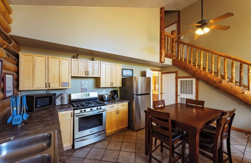 Zion National Park East Entrance Cabina | Zion Views- East Overlook Cabin+Resort Access