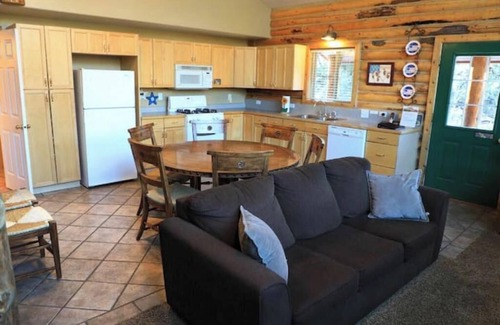 Zion National Park East Entrance Cabina | Zion Views- West Overlook Cabin+Resort Access