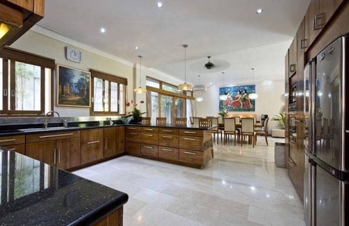 Seminyak Villa | Reserva especial Villa moderna de 4 dormitorios tranquila cerca de todos