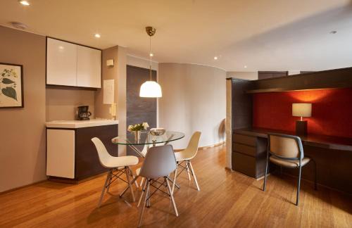 Financial District Apartamento | Zona G Charm Modern Comfort with King Bed 401