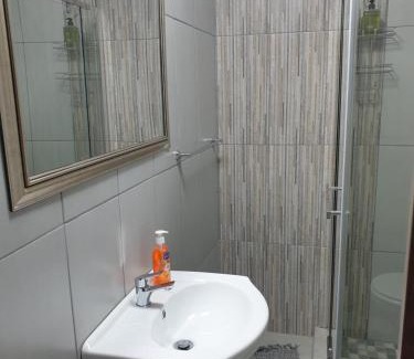 Embalenhle Apartamento | Zondile's guest lodge