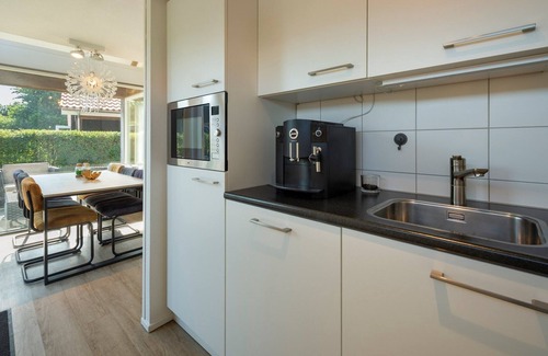 Renesse Villa | Zonnedorp 1 Moderna casa de playa en Villapark en Renesse
