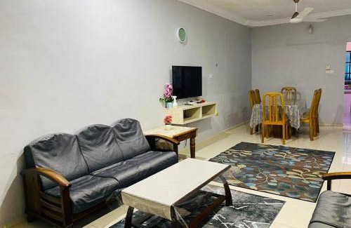 Kampung Jaya Casa | ZR Homestay Kemaman with 3 Bedroom 2 Bathroom - 2 Room AC 1 Room Fan - Not Sharing House