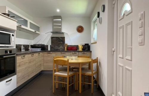 Istvantelek Apartamento | Zsuzsa House apartment