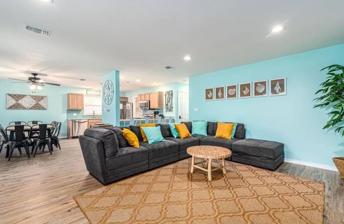 Frangista Beach Casa | Zula Breeze Beach House, Sleeps 18, Private Heated Pool Spa, 3min Walk To The Beach, Pets Welcome, Fenced Yard