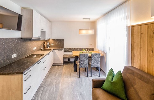 Lutago Apartamento | 'Zum Sonnentor - Apartamento Larix' con vistas a la montaña, balcón y Wi-Fi