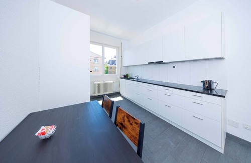 Sihlfeld Apartamento | Zurich City Gem, Steps to Tram, Family & group