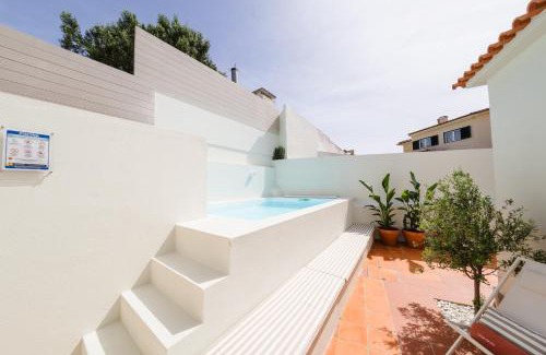 Parede Casa | Zus House Stylish Pool Stay Near Lisbon & Beach