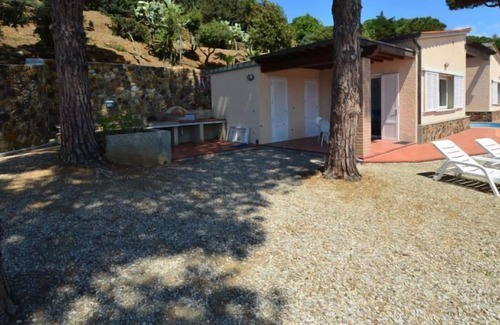 Morcone Villa | dos pequeños oasis situado entre las rocas de una naturaleza virgen. piscina compartida pequeña.