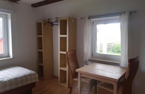 Much Apartamento | Zweibettzimmer mit Bad auf Pferdehof in Much