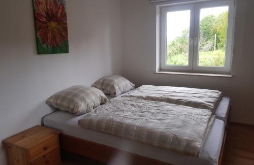 Much Apartamento | Zweibettzimmer mit Bad auf Pferdehof in Much