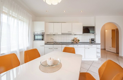 Tramin Apartamento | cómodo departamento con cesped