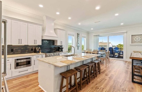 Navarre Beach Casa | Salty Sue 6 Bedroom Home