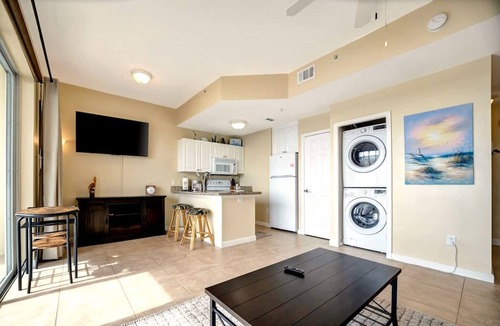St. Petersburg - Clearwater Apartamento | Sunlit Bayview Suite Balcony Pool Hot Tub