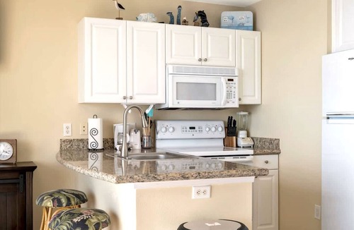 St. Petersburg - Clearwater Apartamento | Sunlit Bayview Suite Balcony Pool Hot Tub