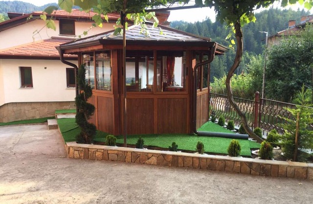 Белевската къща с беседка Belevska House with gazebo