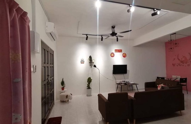 1-12 Pax Premium & Cozy Home ! WIFI / ASTRO/ WATER DISPENSER