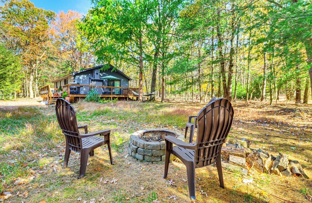 1/2 Mi to Bear Creek Lake: Gem w/ Fire Pit!