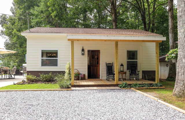 1/2 Mi to Lake Nottely: Blairsville Home w/ Patio!
