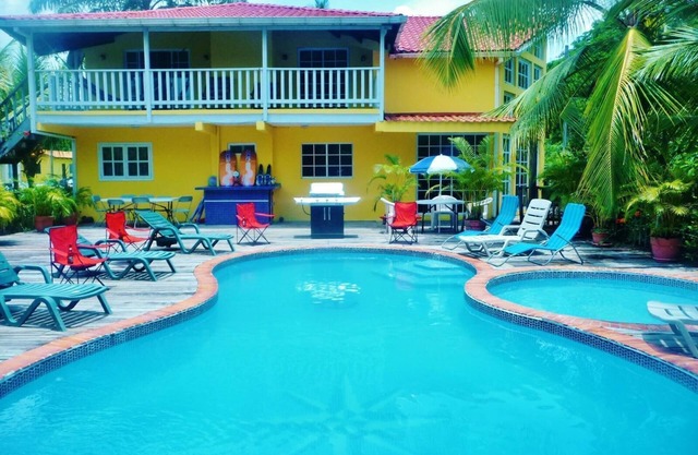 $ 1. 5 millones en Buena Vista Beachfront Estate - Su Resort privado con todo el personal