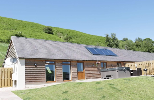 1 Beacon View Barn, BEGUILDY