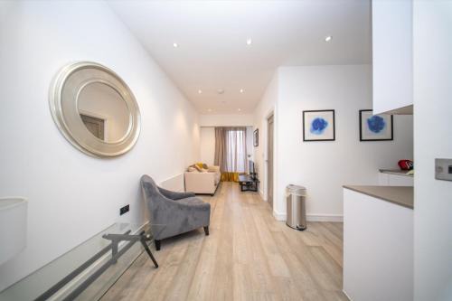 1 Bed, Close to Slough Station, 20 min to Heathrow Airport