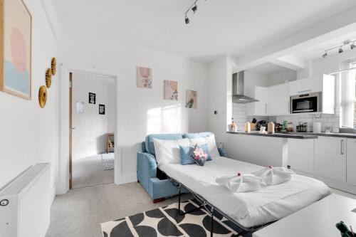 1 bed flat, 1-Min Tube, Oasis, OneRepublic, 20min to Central London