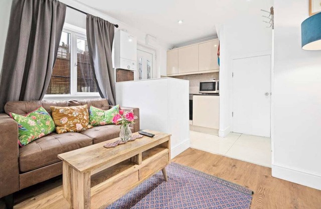 1 bedroom 2 min New Southgate / Arnos Grove London