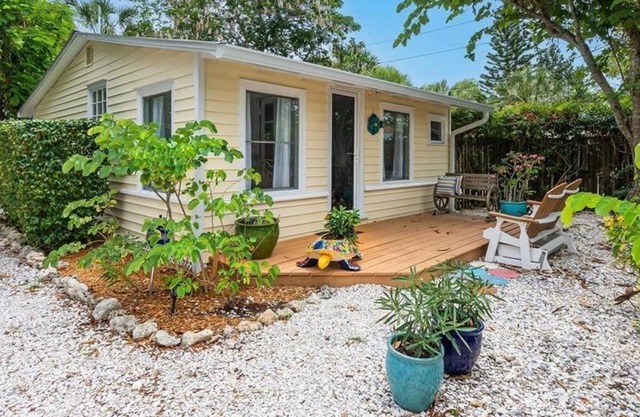 1 Bedroom Single family 94553 by Houzlet