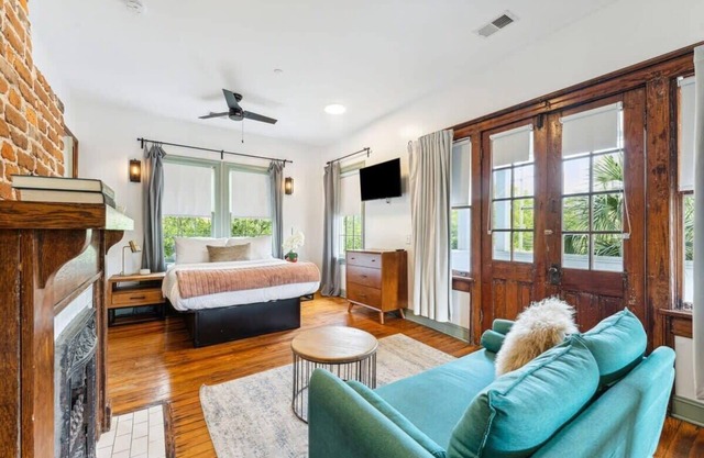 1 Bedroom Suite w/ Full Kitchen & Private Balcony