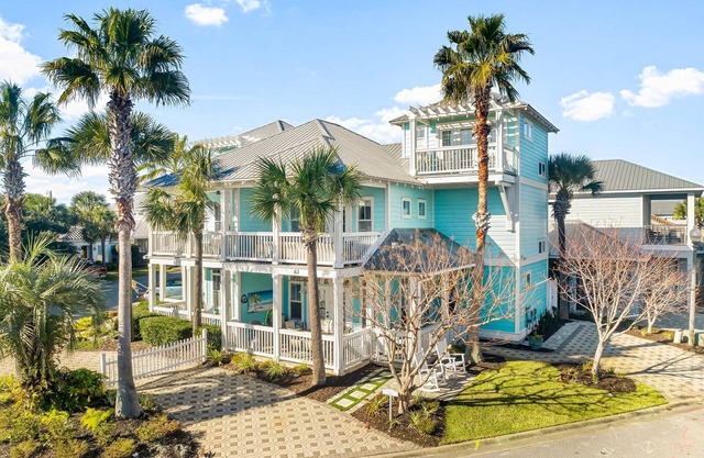 1 block to PRIVATE deeded beach!!! Spacious 3 bedroom.3.5 bath - Gated Community
