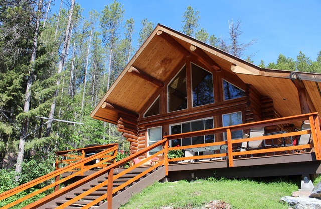West Glacier Log Cabin con vistas al lago