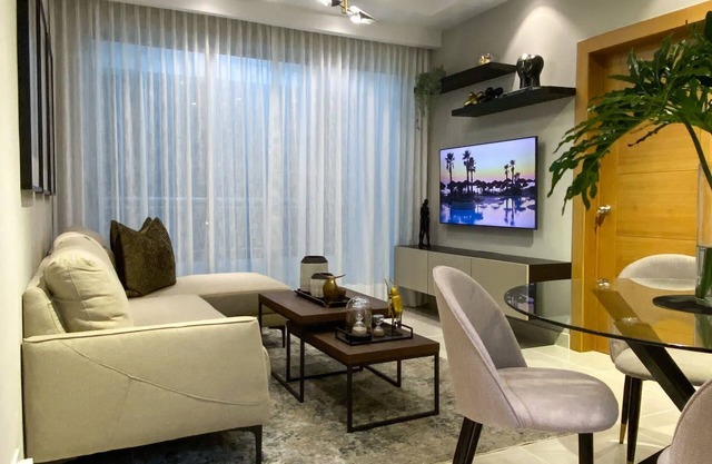 1 BR Luxury and Modern apartment/Rooftop & Gym 6FL