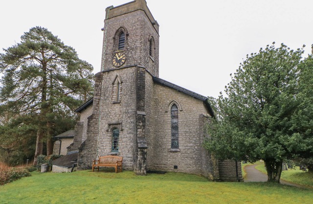 1 CROOKENDEN ROW, family friendly, with a garden in Kirkby Lonsdale