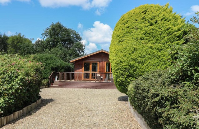 1 Hornbeam Lodge