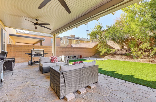 1 Mi to Aliante Casino: Townhome w/ Fenced Yard!