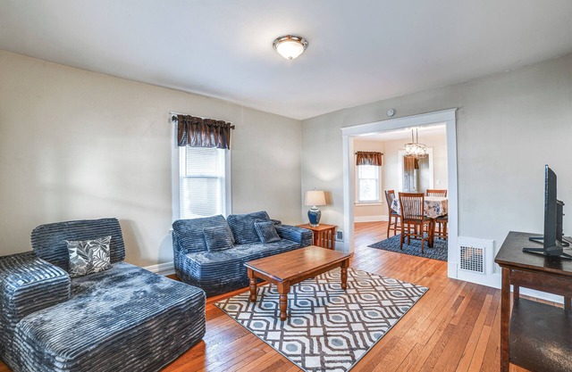 1 Mi to Dtwn Binghamton: Apt w/ Covered Balcony!
