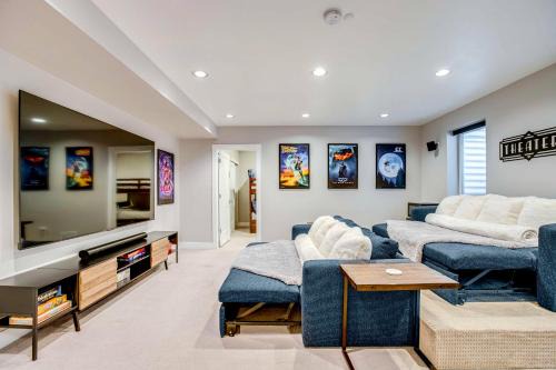 1 Mi to Dtwn Denver Sleek Duplex with Rooftop Deck!