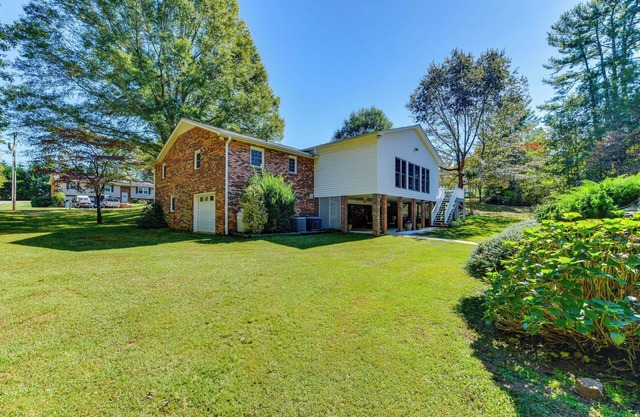 1 Mi to Dtwn: Home w/ Fire Pit & Deck in Hudson!