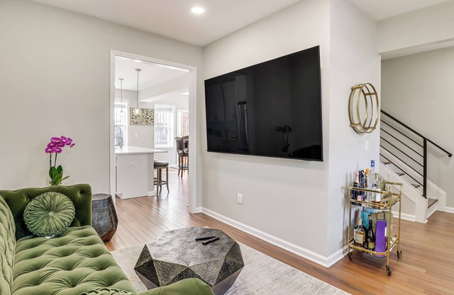 < 1 Mi to Howard University: Townhome w/ Deck