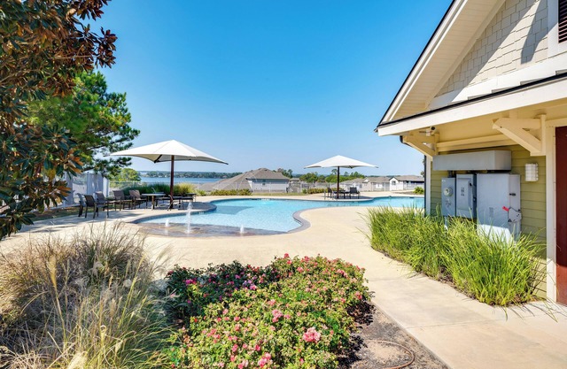 < 1 Mi to Lake Conroe: Home w/ Furnished Patio!