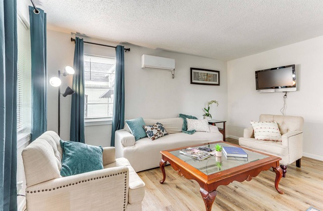 1 Mi to Main St Joplin: Cozy Home w/ Shared Yard!